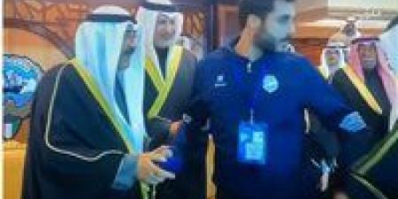 بالبلدي: بسبب رغبته في التقاط صورة سيلفي.. لاعب السالمية الكويتي يتعرض لموقف محرج